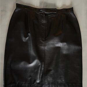 Apostrophe leather skirt